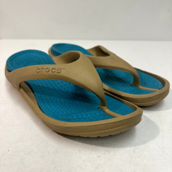 VERY GOOD Crocs Athens Round Toe Flip Flops Sandals Tan / Blue W 9 / Men's 7 - Picture 1 of 6